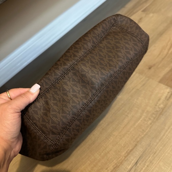 Michael Kors Monogram Shoulder Bag NWT - Picture 16 of 16